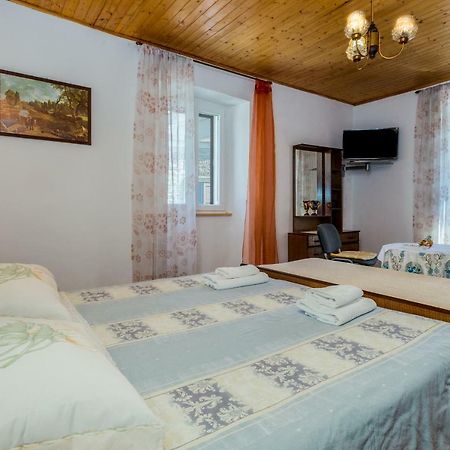 Guest House Robert i Mirna Bale Extérieur photo