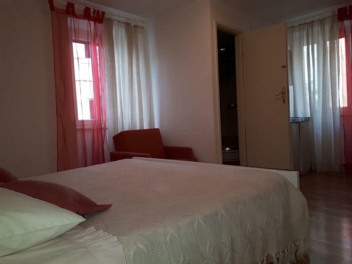 Guest House Robert i Mirna Bale Extérieur photo