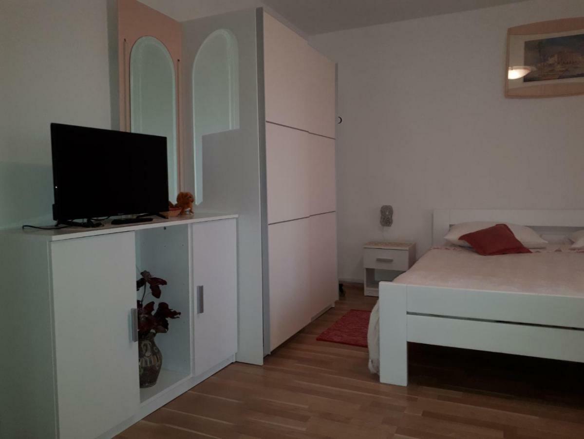 Guest House Robert i Mirna Bale Extérieur photo