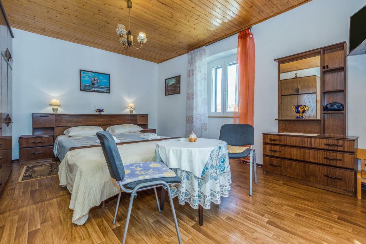 Guest House Robert i Mirna Bale Extérieur photo