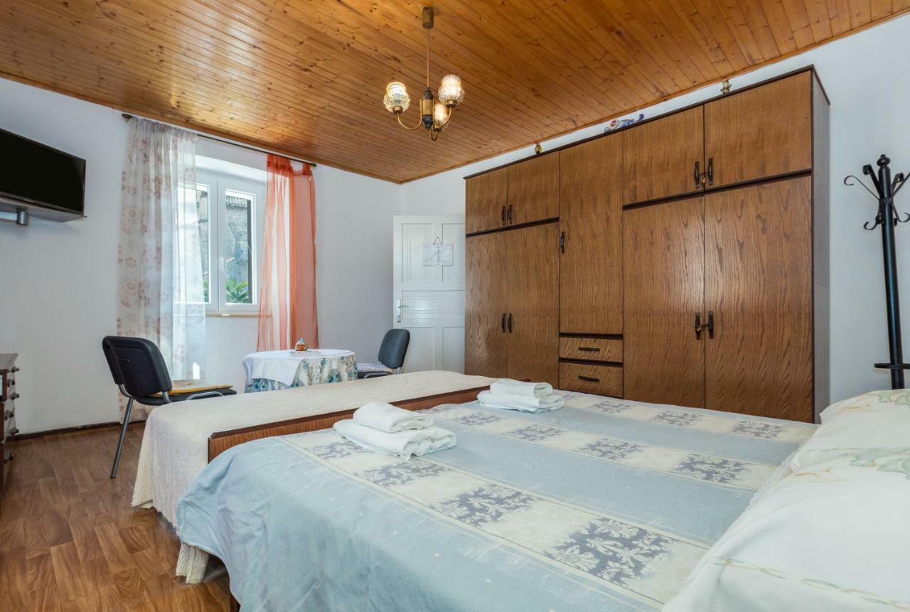 Guest House Robert i Mirna Bale Extérieur photo